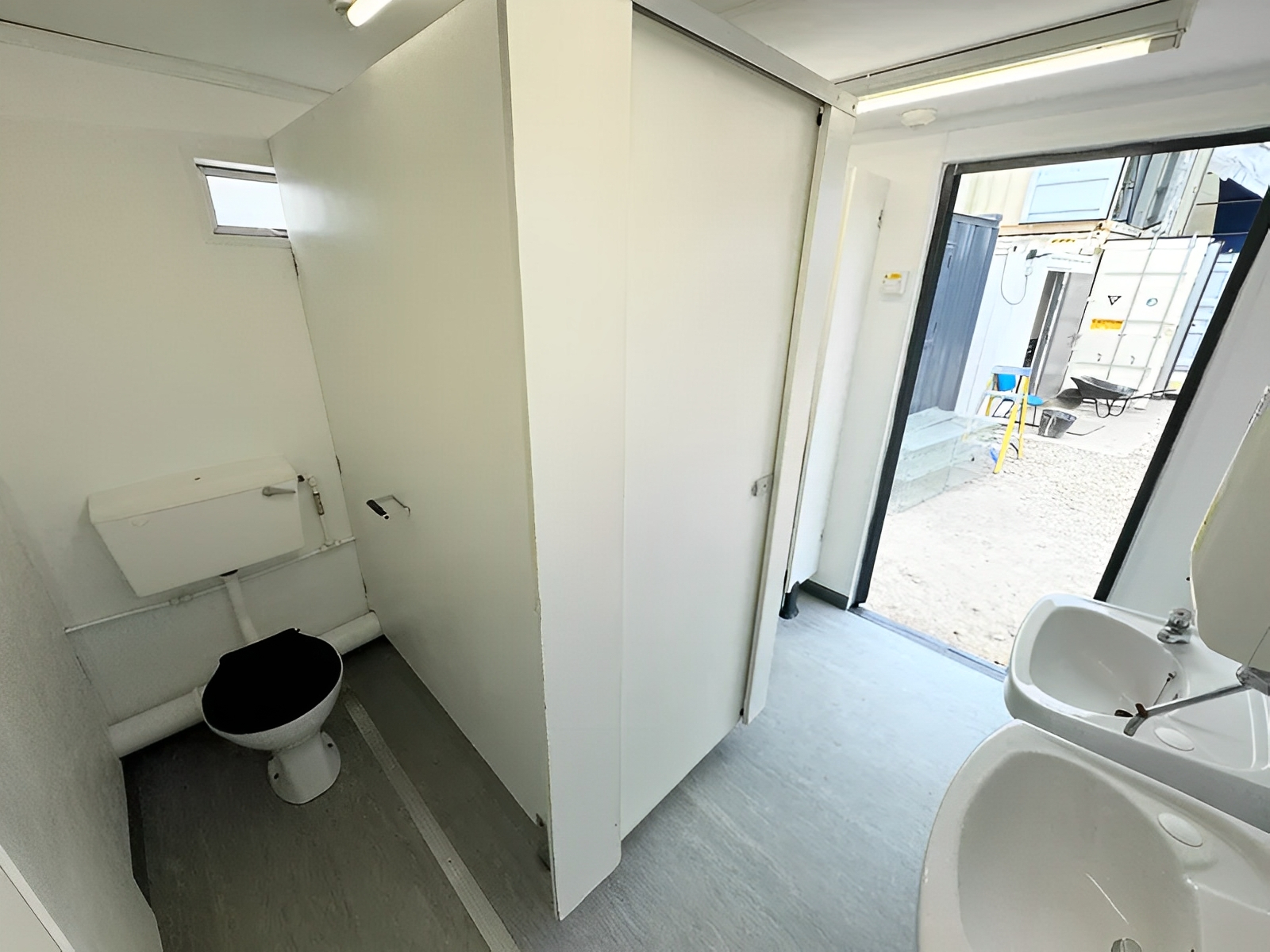 12 x 9ft Anti Vandal 2 + 1 Toilet Block - Image 5