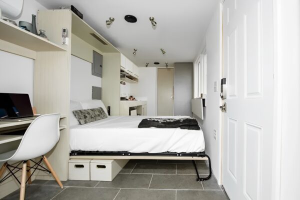 Fully Equipped 20ft Shipping Container Home - Image 6